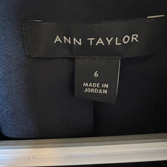 Ann Taylor Seasonless Stretch Notch One Buttoned Blazer in Navy Blue - Picture 4 of 8